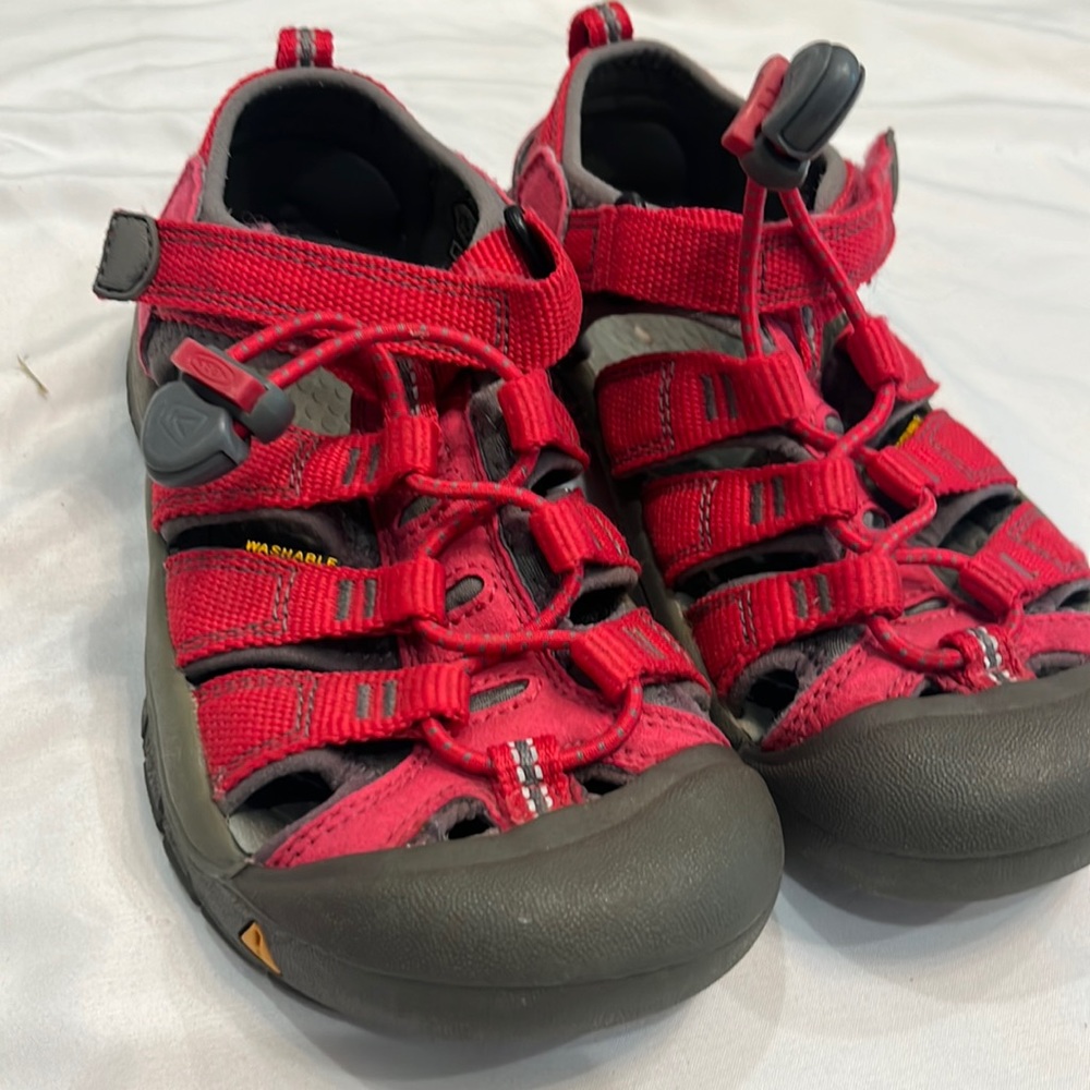 Keen kids shoes closed toes